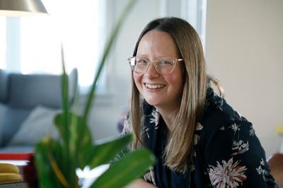 Katrine Vinther Ross er formand i Ikast Gymnastikforening og giver sit besyv på nyheden om, at Ikast nu endelig får en ny sportshal.