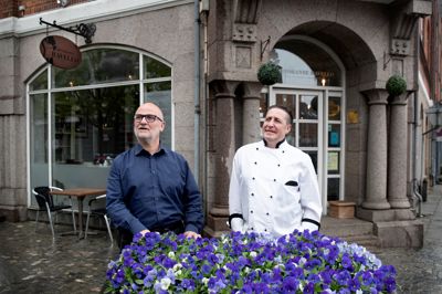 Ristorante Ravello har haft til huse på hjørnet af Østergade og Kampmannsgade siden 2010. Nu har stifter Salvatore de Gregorio (t.v.) valgt at træde ud af ejerskabet. Det italienske spisested fortsætter dog stort set uændret - nu med køkkenchef Angelo Piccione som eneejer.