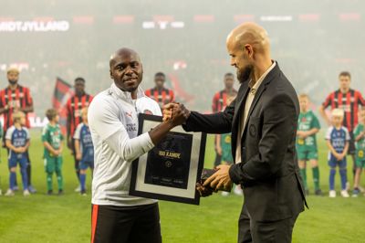Edward Chilufya blev i september sidste år hyldet på MCH Arena, da han rundede 100 kampe for FC Midtjylland. Nu siger den hurtige kantspiller farvel.
