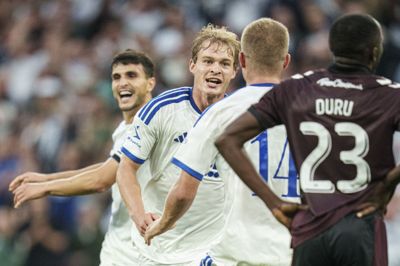FC Københavns midtbanespiller Mads Emil Madsen hamrede målet til 2-1 i nettet mod Sønderjyske kort før pausen. FCK endte med at vinde 3-1.