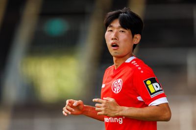 Hyun-seok Hong har været på kontrakt i Mainz i to år, men har endnu ikke slået igennem i den tyske klub. Nu er han på vej til FC Midtjylland.