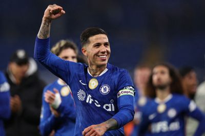 - Livet handler om at træffe beslutninger, og lige nu står jeg i den situation, at jeg er nødt til at træffe en af de svære beslutninger, skriver den 25-årige Enzo Fernández i afskedsopslag til Chelsea på Instagram.