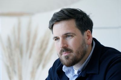 Andreas Würtz sygemelder sig fra byrådet i Ikast-Brande efter at have oplevet chikane mod sig selv og sin familie. Han har ikke kommenteret på, hvor længe sygemeldingen forventes at vare.