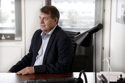 Borgmester Ib Lauritsen (V) forholder sig til, at de byrådsmedlemmer som stemmer for forhold, som forvaltningen vurderer ulovlige, kan risikere et strafansvar.