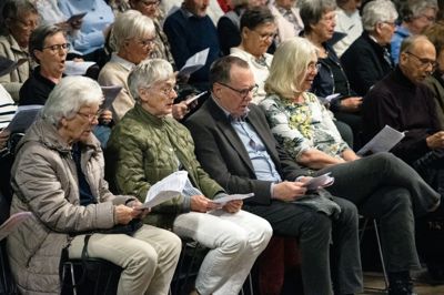 Der er rig lejlighed til at synge sammen, når der er »Syng dansk-aften« i Remisen.