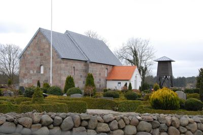 Graverhuset ved Nr. Vium Kirke har haft ubudne gæster. Foto: Nils Lund