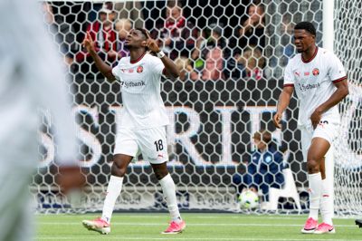 Stanley Iheanacho (t.v.) og Friday Etim (t.h.) er to af de nye folk, der skal forsøge at løfte noget af den tunge arv fra sidste sæsons offensive stjernetrio, Franculino, Dario Osorio og Aral Simsir.