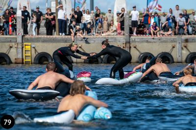 Waterz i Hvide Sande byder på internationale mesterskaber og vandsport i verdensklasse - og så er der de mere folkelige events, som for eksempel badedyrspræsentation og udspring fra 5 meter.