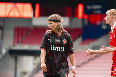 Signe Baattrup skal i dag møde de spillere, som var hendes holdkammerater for bare tre en halv uge siden, når hun og FC Midtjylland får besøg af AGF.