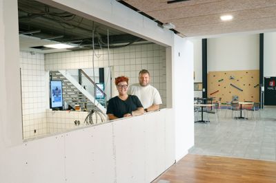 Pernille Holmen bliver leder af Café Sult, som centerleder Nicklas Abildtrup har fået ideen til. I øjeblikket er håndværkerne i fuld gang med at indrette cafeen.