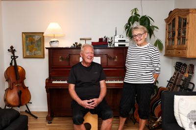 Stig Skovbo er formand for musikforeningen og Joan Frost er dirigent i koret.