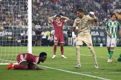 I en dramatisk afslutning lykkedes det ikke Real Madrid at få point med fra besøget hos Real Betis i Sevilla.