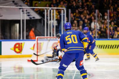 Mathias Bau Hansen mener, at Blue Fox-spillerne i dele af kampen mod finske KooKoo blev lidt for bange for at spille det spil, som holdet normalt er bedst til.