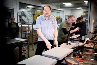 Varehuschef Per Junior har besluttet at lukke scan-selv om aftenen. Selvbetjeningsløsningen har gjort det nemmere at stjæle i Kvickly, når der ud på aftenen ikke er så mange mennesker i varehuset.