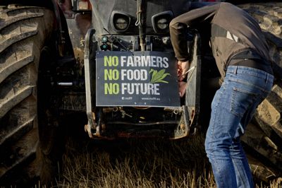 I tirsdags gjorde flere landmænd opmærksomme på problemerne med de nye gødskningslov blandt andet i Aarhus, hvor dette billede stammer fra. Søndag er der lagt op til en ny markering i nærheden af Ikast.