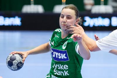Natasja Andreasen skulle bruge seks skud på at score tre gange mod HØJ. Generelt havde Silkeborg-Voel-spillerne en svær eftermiddag på halgulvet i Jysk Arena.