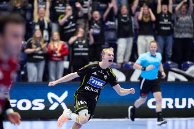 Patrick Boldsen scorede seks gang på syv forsøg i sin kamp nummer 200 for BSH. - Jeg ville gerne have været på 100 procent i stedet for en enkelt afbrænder, men ellers var det 10 ud af 10 her til aften, sagde højrefløjen, der her jubler over den afgørende scoring.