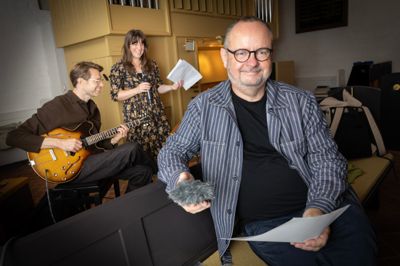 Organist i Gl. Rye Kirke, Hans Sydow har skrevet musik til 13 nye salmer med støtte fra Skanderborg Provsti og Aarhus Stift. Salmerne er indspillet med tekstlæsning og reallyd fra Gl. Rye i værket »Fanget ind af lyset«.