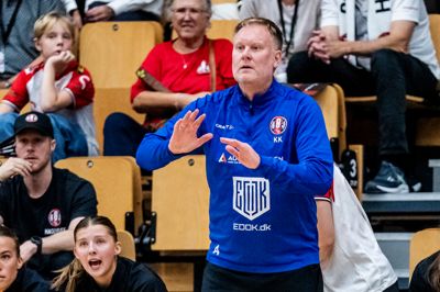Som cheftræner for HØJ står Kristian Kristensen i aften igen over for sit tidligere mandskab, Ikast Håndbold. Han var i det midtjyske fra 2014 til 2019 og har nu en anderledes opgave i en ung organisation, der blot spiller sin anden sæson i kvindernes liga.