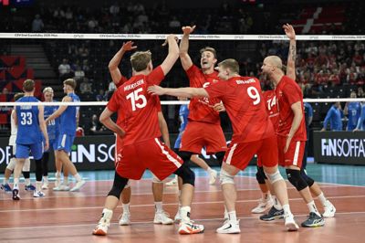 Der har været meget at juble over ved EM for de danske volleyballherrer, som ligger lunt i svinget i kampen om avancement fra puljen.