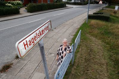 Lene Gammelgaard er rigtig glad for at bo på Hagelskærvej i Ikast. Og hun er stærk modstander af et forslag om at ændre gadenavnet til Sportscampusvej.