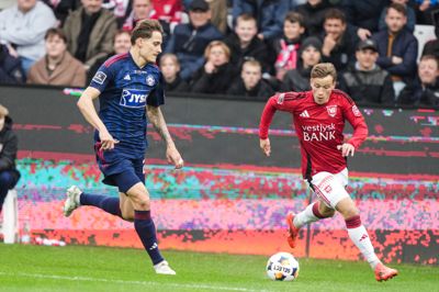 Pontus Rödin har ikke været i aktion siden 21. april 2025. Dengang spillede Kristian Kirkegaard (t.h.) for Vejle, men han skiftede efterfølgende til AC Horsens, og nu er de blevet holdkammerater i Silkeborg IF.