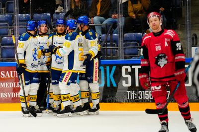 12 sekunder før tid kunne Oliver Kiljunen gøre det til 3-1 og dermed cementere Blue Fox' sejr i Rødovre. Hjemmeholdets Matthew Kopperud ærgrer sig.