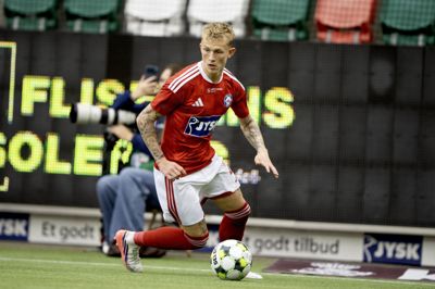 Kometen Lucas Riisgaard har blæst Superligaen bagover med sin fart. En kvalitet, som U21-landstræner Lars Knudsen glæder sig over at have i værktøjskassen forud for de sidste tre EM-kvalifikationskampe.