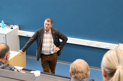 Borgmester Ib Lauritsen (V) mødes med branditter i »Forum Brande« for at skabe et bedre forhold mellem nord og syd i kommunen.