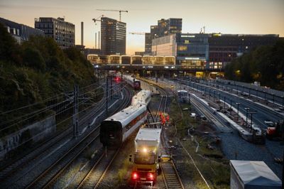 Der var længere rejsetid mellem Fredericia og Aarhus Hovedbanegård. Togene holdt stille mellem Skanderborg og Aarhus H.