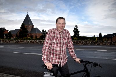 Christian Primdahl Medom er præst i Bording og Christianshede sogne. Han bruger en stor del af sin arbejdstid uden for kirken og kontoret og vil meget gerne rundt i sognene til samtaler og møder.