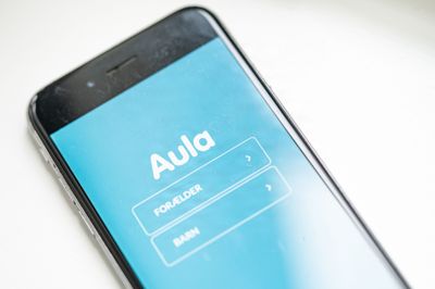 Kommunikationsplatformen Aula blev rullet ud til de danske folkeskoler og offentlige og selvejende dagstilbud i 2019. Nu foreslår Moderaterne at afskaffe den.