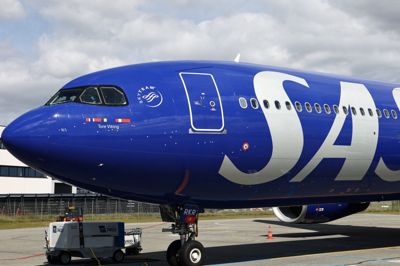 SAS har i anledning af selskabets 80-års jubilæum malet et Airbus-fly blåt.