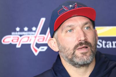 Alex Ovechkin svarer torsdag på spørgsmål, efter at Washington Capitals-spilleren har deltaget i en kampagnevideo for Ruslands præsident, Vladimir Putin, og det Putin-støttede parti, Forenet Rusland, forud for parlamentsvalget, der går i gang fredag.
