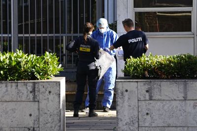 Politiet har fredag udført undersøgelser i et område på Dag Hammarskjölds Allé, hvor den amerikanske ambassade ligger.