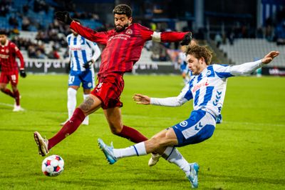 Philip Billing (i.m.) og FC Midtjylland skal i aften forsøge at forlænge den fine stime på Fyn. Ulvene har vundet deres seneste fire udekampe mod OB.
