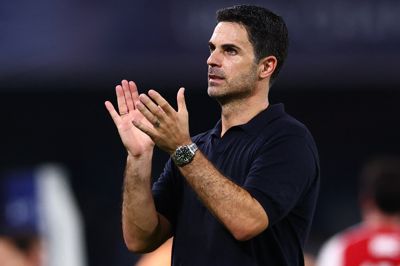 Mikel Arteta og Arsenal skal lørdag møde Brighton på udebane i den bedste engelske fodboldrække.