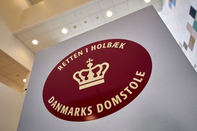 En 47-årig mand er fredag i Retten i Holbæk blevet dømt for blufærdighedskrænkelse og stalking mod en kvindelig kollega.