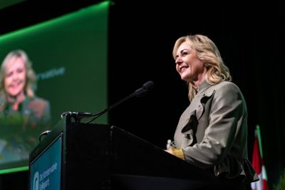 Mona Juul har ingen planer om at ændre på De Konservatives opbakning til Troels Lund Poulsen (V) som statsministerkandidat fra blå blok.