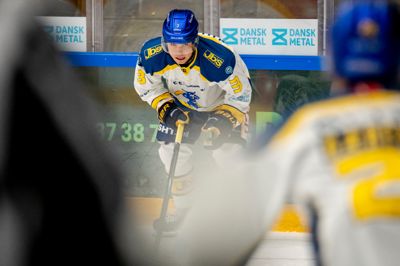 Blue Fox-backen Ian Glinski har i denne sæson fået kontrakt med klubben, efter at han i sidste sæson snuste til holdet som en del af Blue Talent Akademi. Det er også blevet til masser af spilletid i denne sæson - tilmed i Champions Hockey League.
