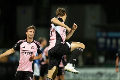 <p class=""> SIF's Malthe Emil Søgaard Hansen scorer det sidste mål i 4-0 sejren over Lyngby Boldklub</p>