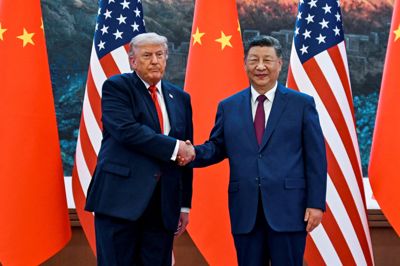 Kinas præsident, Xi Jinping, rejser onsdag til USA for at mødes med Donald Trump. Trump selv besøgte Kina tilbage i maj, hvor billedet stammer fra.