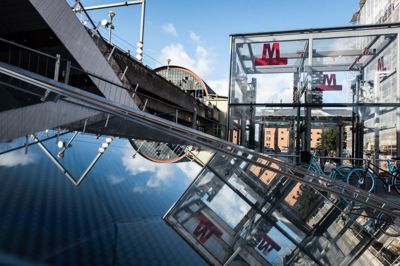 Tirsdag har politiet været til stede i et tunnelrør i metroen mellem stationerne Nørrebro og Nørrebros Runddel. Derfor kørte der i cirka en time ingen metro på en del af linje M3.