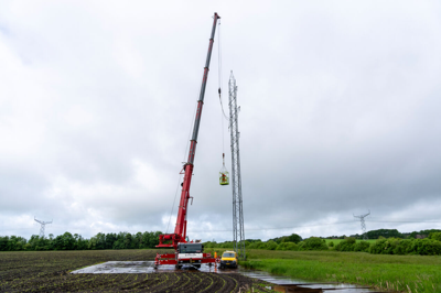 Energinet tager de gamle luftledninger og elmaster ned.