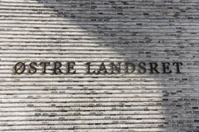 Østre Landsret har tirsdag omgjort byrettens kendelse om at løslade to personer, der er sigtet for fremme og billigelse af terror.