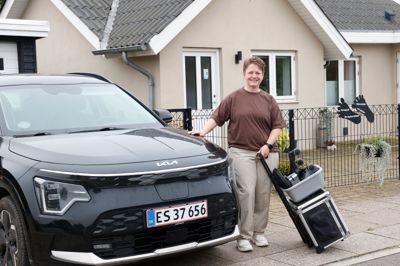 Klinikken kan pakkes i bilen. Mirjam Andersen har alle sine arbejdsredskaber med i kufferten, når hun kører fra hjemmet i Skibbild-Nøvling ud til kunderne.