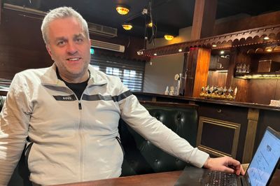Jakob Klink, der er gift med folketingsmedlem Trine Jepsen fra Venstre, er mest kendt som forsikringsmægler i Herning. Han er også opkøber af gågadeejendomme og er på det seneste gået ind i restaurationsbranchen.