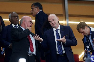 Jesper Møller har fortsat ikke tillid til Gianni Infantino. Her ses de under VM i 2022. (Arkivfoto).