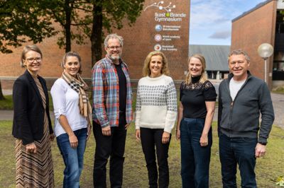 Deltagere fra gymnasier i Danmark, Norge og Finland er samlet på Ikast-Brande Gymnasium i forbindelse med opstarten af det treårige projekt om faglig trivsel.