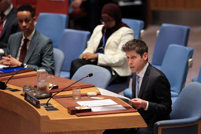 OpenAIs topchef, Sam Altman, taler onsdag til FN's Sikkerhedsråd om risikoen ved kunstig intelligens.